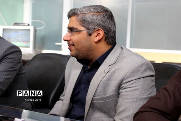 نشست مشترک کارکنان حوزه روابط عمومی آموزش و پرورش استان بوشهر با سازمان دانش‌آموزی