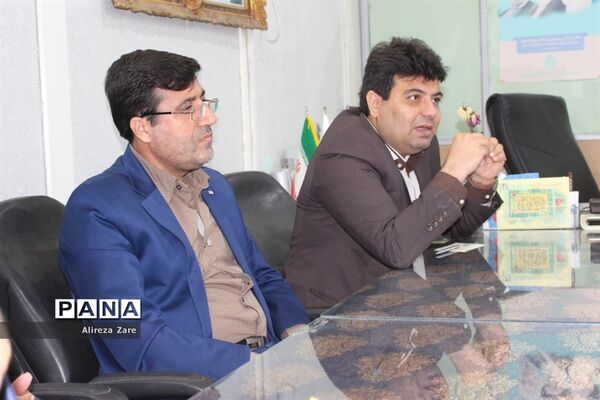 نشست مشترک کارکنان حوزه روابط عمومی آموزش و پرورش استان بوشهر با سازمان دانش‌آموزی