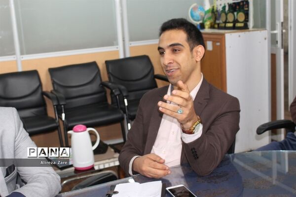 نشست مشترک کارکنان حوزه روابط عمومی آموزش و پرورش استان بوشهر با سازمان دانش‌آموزی
