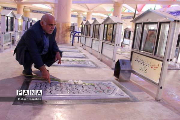 تجدید میثاق شورای معاونان و روسای آموزش و پرورش استان بوشهر با شهدا