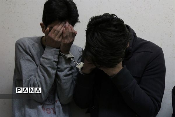 انهدام  باند جعل اسناد دولتی و مسافرتی