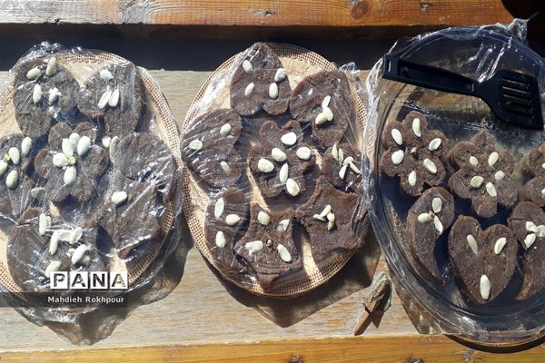 برگزاری بازارچه کاروفناوری دردبیرستان دخترانه فخرالزمان قریب