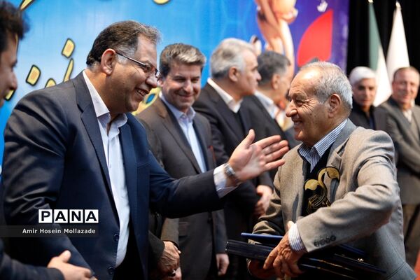 آیین تجلیل از صادرکنندگان نمونه استان آذربایجان غربی