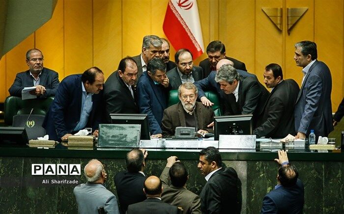 انتقاد عضو هیات رئیسه مجلس از نطق‌های وحدت‌شکنانه