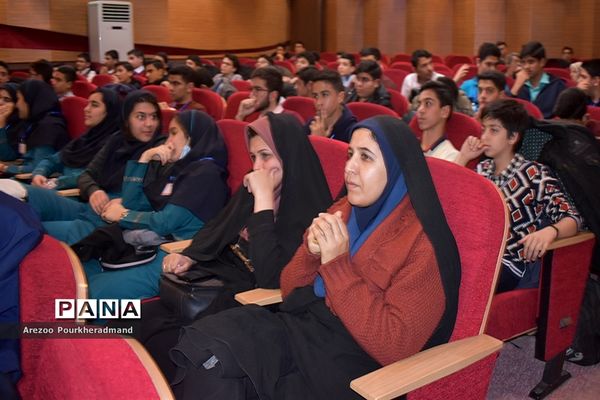 برگزاری کارسوق ویتامین B (مسابقه گروهی زیست شناسی) ویژه مدارس سمپاد