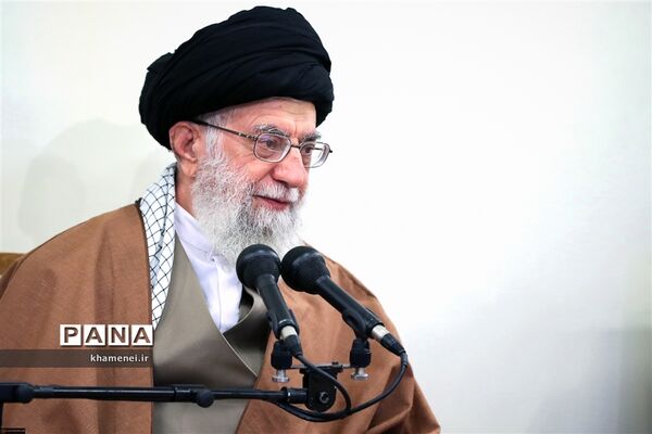 دیدار جمعی از مسئولان و محققان پژوهشکده علوم شناختی با رهبر معظم انقلاب