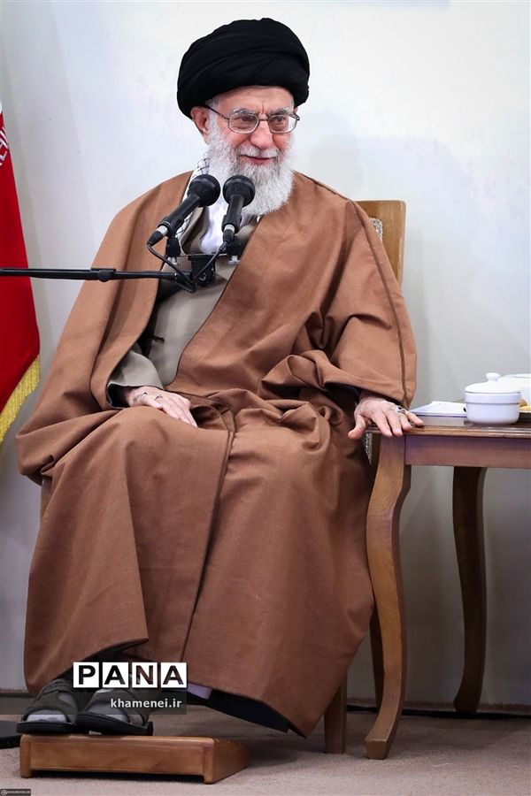 دیدار جمعی از مسئولان و محققان پژوهشکده علوم شناختی با رهبر معظم انقلاب