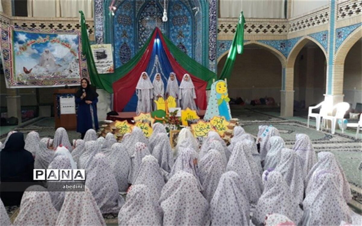 جشن تکلیف 100 فرشته زمینی در شهر زواره برگزار شد
