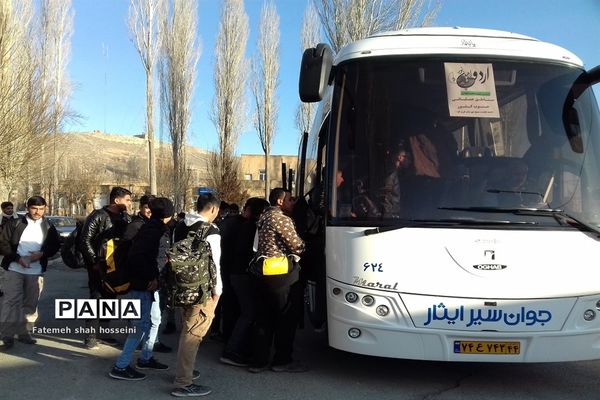 اعزام دانش‌آموزان پسر شهرستان فیروزکوه به اردوی راهیان نور
