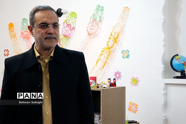 بازدید وزیر آموزش و پرورش از مرکز دبستان و پیش‌دبستانی آب و آینه