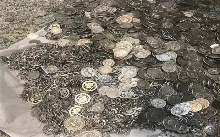 چمدان حاوی 50 کیلوگرم جنس قاچاق در بازرگان کشف شد