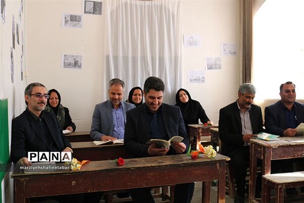 بازدید موسی الرضا کفاش مدیر کمیسیون شورای عالی آموزش وپرورش ازدبیرستان ماندگار آمنه مود