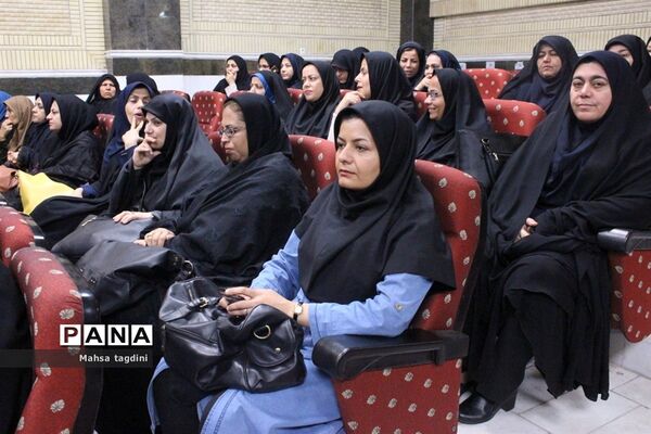 همایش تجلیل از طلایه‌داران فرهنگی در عرصه خیر و احسان در بوشهر-1