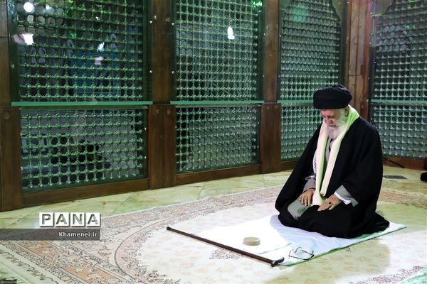 حضور رهبر انقلاب اسلامی در مرقد مطهر امام راحل و گلزار شهدای بهشت زهرا