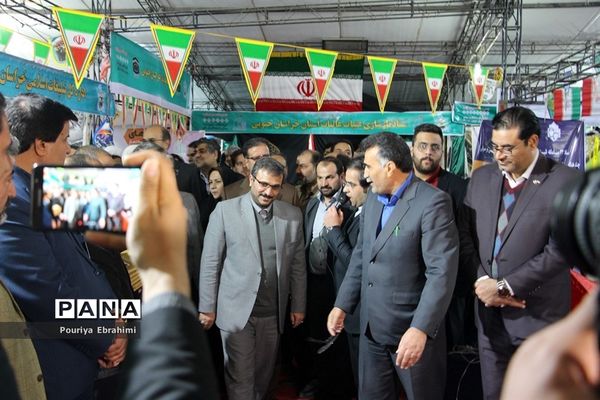 افتتاح نمایشگاه دستاوردهای چهل ساله انقلاب در بیرجند