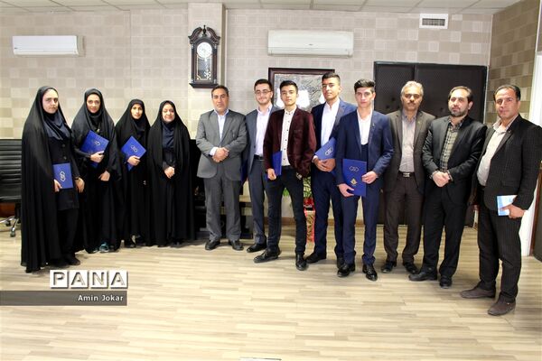 دیدار فصلی نمایندگان نهمین دوره مجلس دانش‌آموزی فارس با مدیرکل آموزش و پرورش