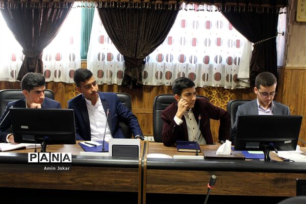 دیدار نمایندگان نهمین دوره مجلس دانش‌آموزی فارس با معاون آموزش متوسطه