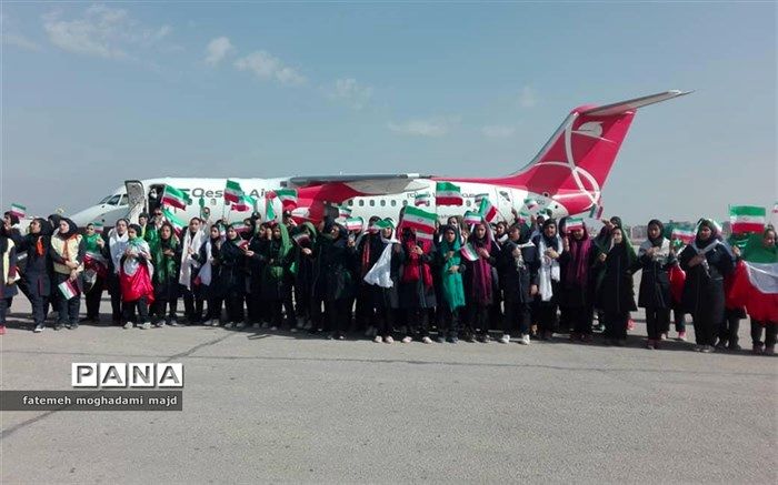 مراسم استقبال نمادین از امام خمینی (ره) در فرودگاه بین المللی  آبادان