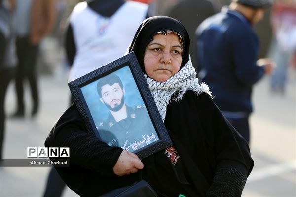 جشن انقلاب و همایش پیاده‌روی خانوادگی در ساری