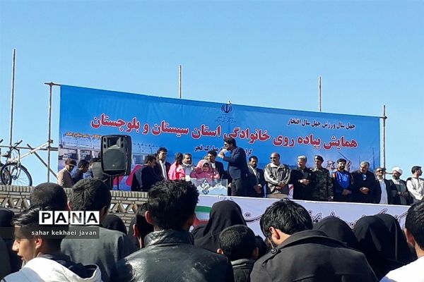 برگزاری همایش بزرگ پیاده‌روی خانوادگی در شهرستان زهک
