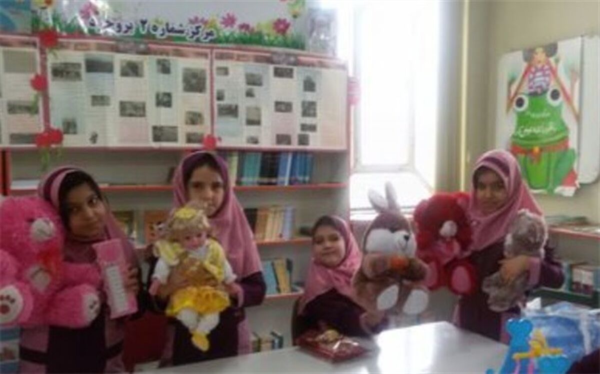 عروسک های قشنگ کودکان به مراکزکانون لرستان رفتند