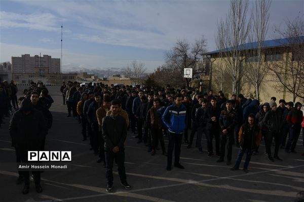 مراسم زنگ انقلاب در مدرسه شهید رضایی ناحیه یک تبریز