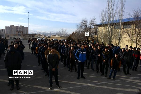 مراسم زنگ انقلاب در مدرسه شهید رضایی ناحیه یک تبریز