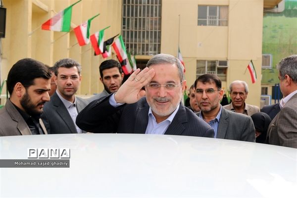 نواختن چهلمین زنگ انقلاب در مدارس شهر تهران با حضور سید محمد بطحایی