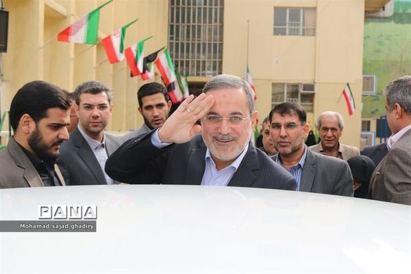 نواختن چهلمین زنگ انقلاب در مدارس شهر تهران با حضور سید محمد بطحایی