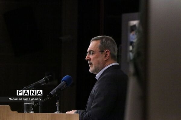 نواختن چهلمین زنگ انقلاب در مدارس شهر تهران با حضور سید محمد بطحایی