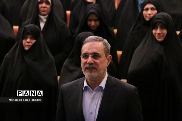 نواختن چهلمین زنگ انقلاب در مدارس شهر تهران با حضور سید محمد بطحایی