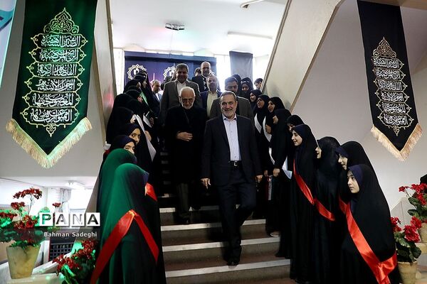 آیین نواختن زنگ انقلاب در مدرسه رفاه