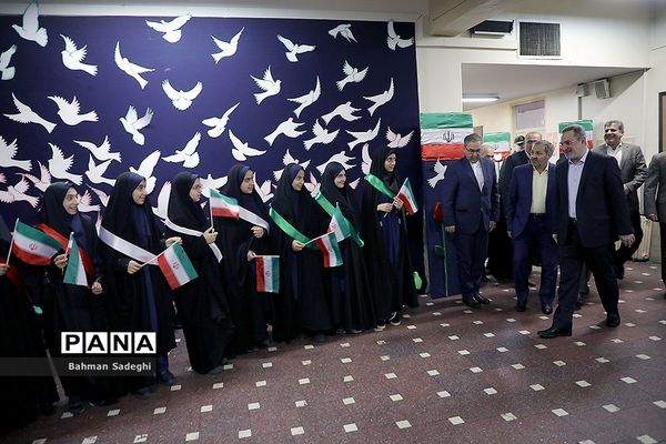 آیین نواختن زنگ انقلاب در مدرسه رفاه