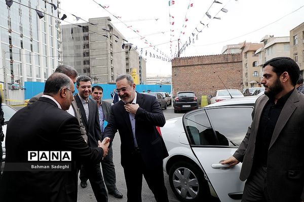 آیین نواختن زنگ انقلاب در مدرسه رفاه