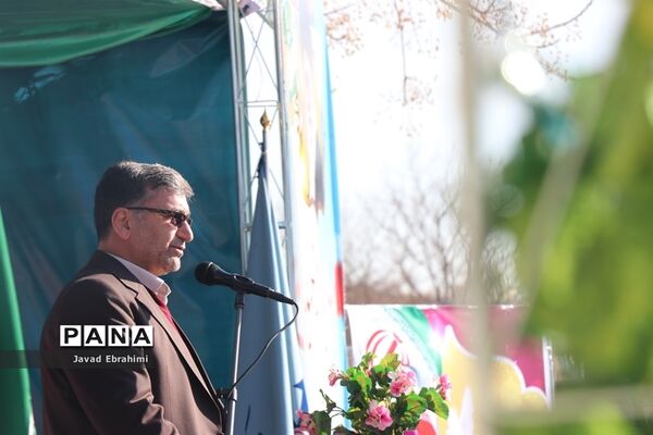 آیین استانی نواختن زنگ گلبانگ انقلاب اسلامی