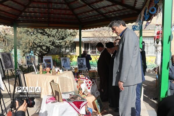 آیین استانی نواختن زنگ گلبانگ انقلاب اسلامی