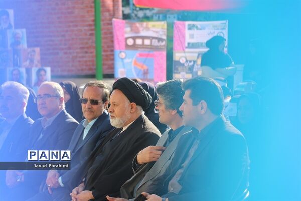 آیین استانی نواختن زنگ گلبانگ انقلاب اسلامی
