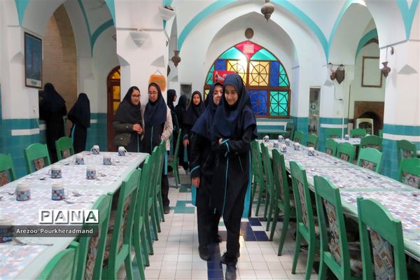 بازدید دانش‌آموزان دبیرستان فرزانگان دوره اول از مجموعه خان یزد