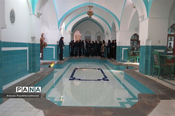 بازدید دانش‌آموزان دبیرستان فرزانگان دوره اول از مجموعه خان یزد