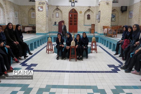 بازدید دانش‌آموزان دبیرستان فرزانگان دوره اول از مجموعه خان یزد