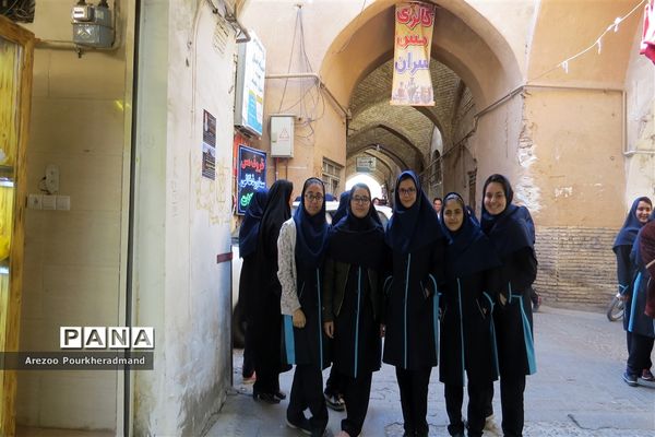 بازدید دانش‌آموزان دبیرستان فرزانگان دوره اول از مجموعه خان یزد