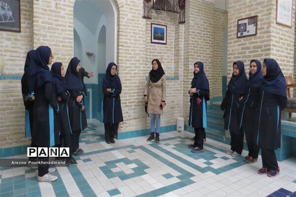 بازدید دانش‌آموزان دبیرستان فرزانگان دوره اول از مجموعه خان یزد