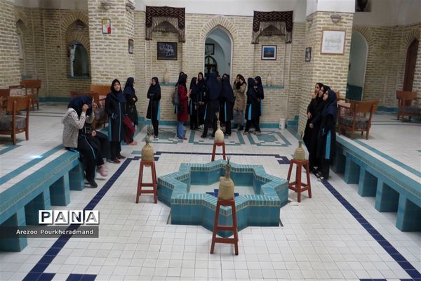 بازدید دانش‌آموزان دبیرستان فرزانگان دوره اول از مجموعه خان یزد