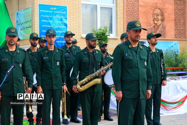 نواختن زنگ انقلاب در مدارس استان بوشهر-1