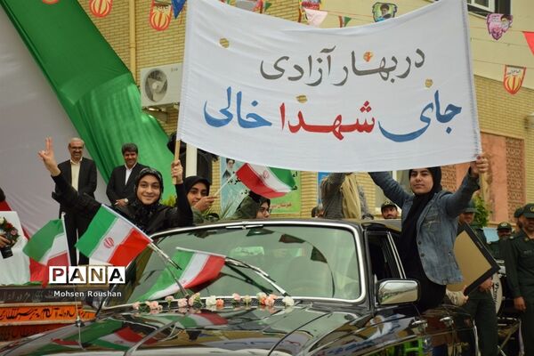 نواختن زنگ انقلاب در مدارس استان بوشهر- 2