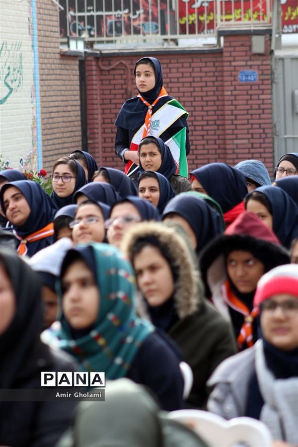 زنگ انقلاب در مدارس منطقه چهاردانگه طنین‌انداز شد