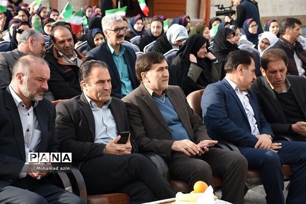 نواخته شدن زنگ انقلاب در مدارس