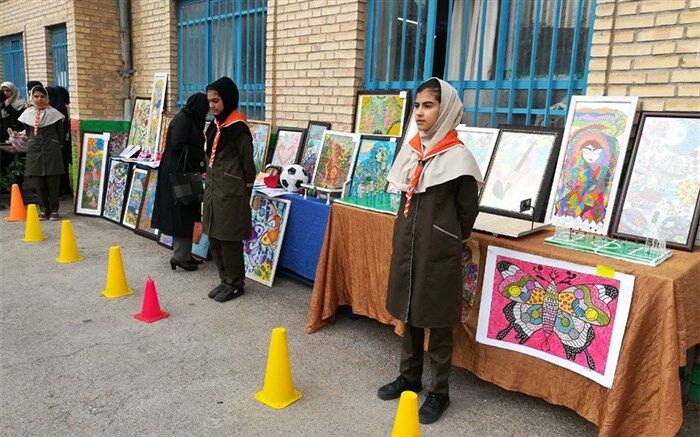برگزاری نمایشگاه هنری و دست سازه های دانش آموزان ناحیه 6 مشهد