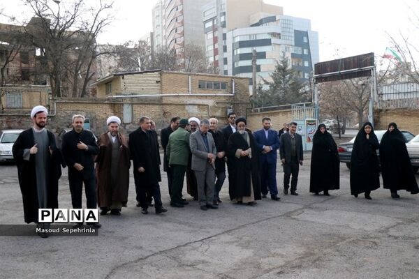 زنگ انقلاب در دبستان خدیجه کبری تبریز