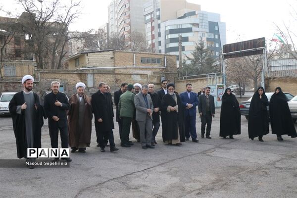 زنگ انقلاب در دبستان خدیجه کبری تبریز
